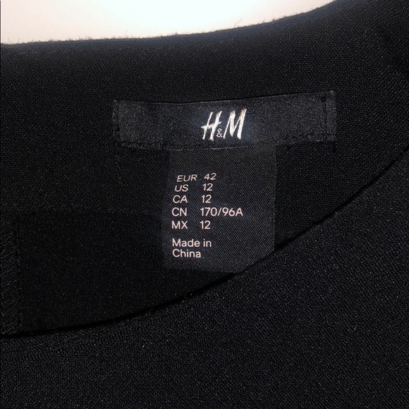 Black dress - Picture 4 of 5